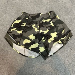 Size 0 4” Lululemon green camo shorts